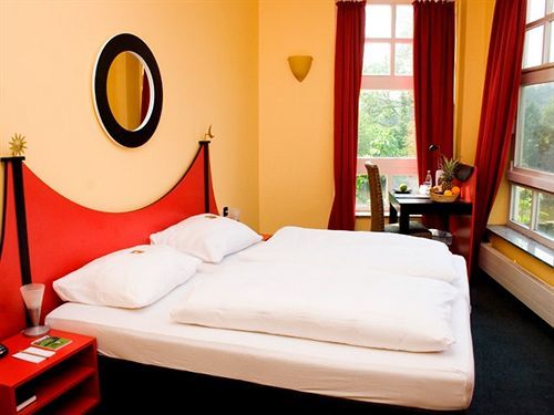 Hotel Am Ruhrufer Business & Golf Mülheim an der Ruhr Buitenkant foto