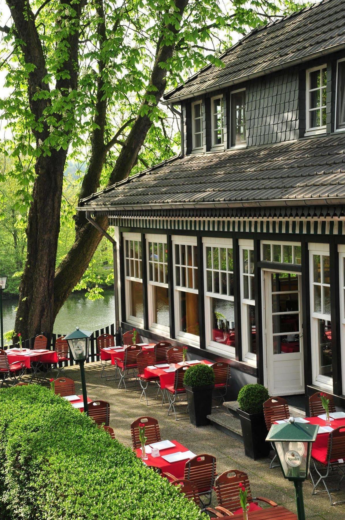 Hotel Am Ruhrufer Business & Golf Mülheim an der Ruhr Buitenkant foto